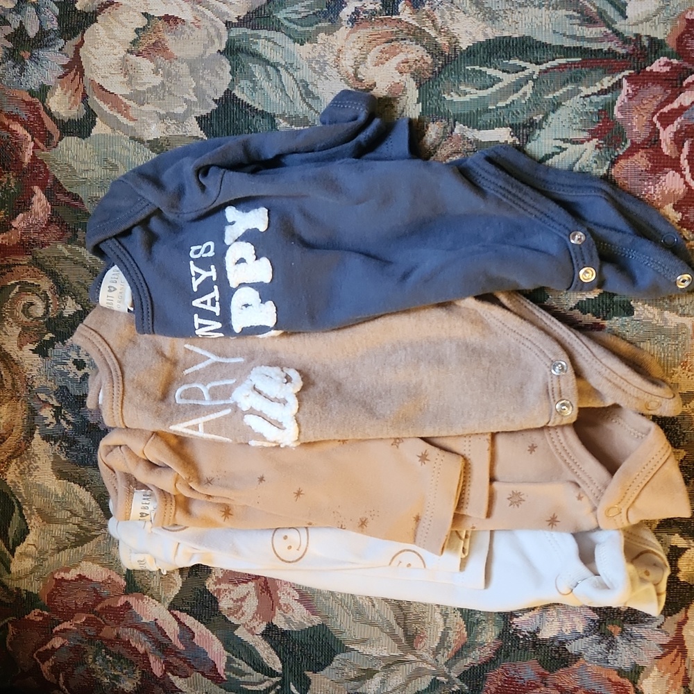 Lot of 4 boy onsies, long sleeve size 0-3 Months